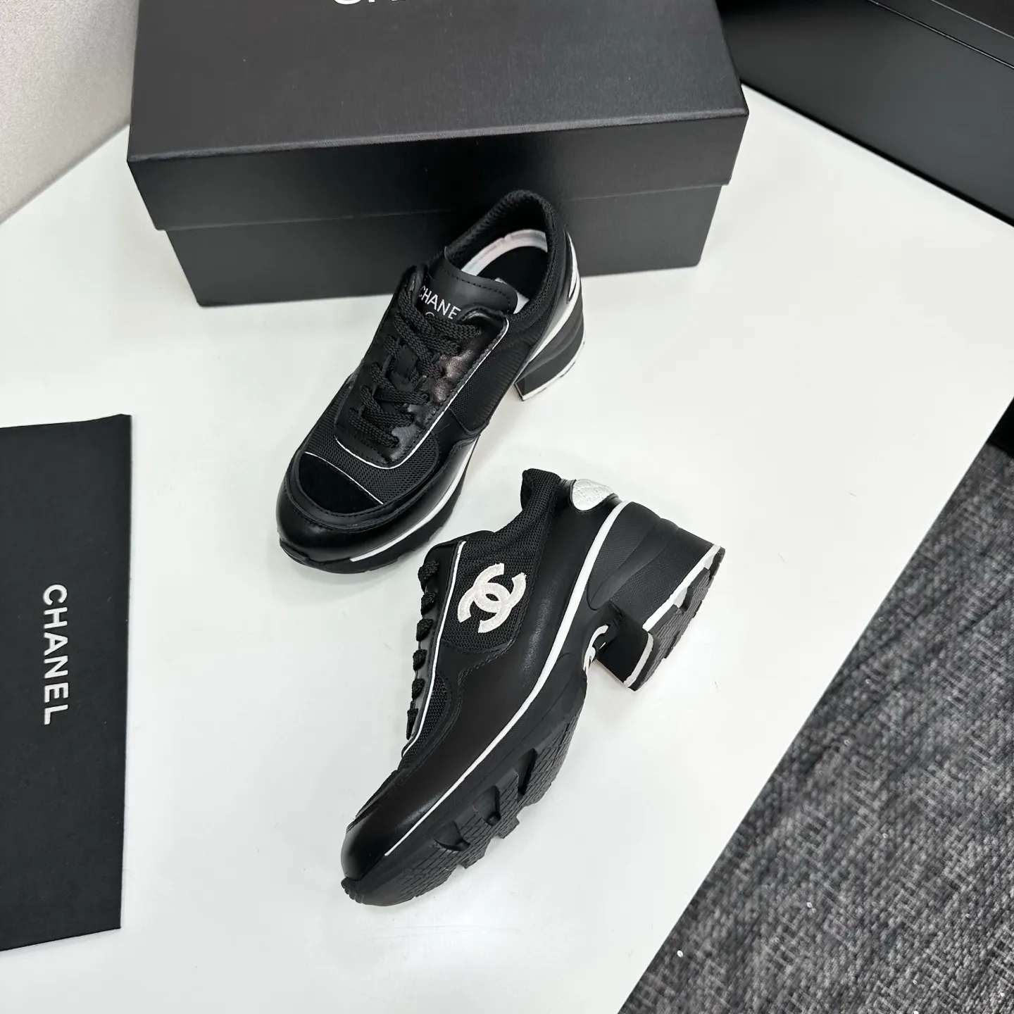 👟👟Ex-factory price 640👟👟Chanel Panda Shoes! 2025 counter's top casual sports shoes. This classic design; the upper is electro-embroidered with a variety of techniques; the outsole is fashionable and sporty; the unusual inclusion of a variety of color matching elements... The diversified mix and match is very good-looking and versatile, and can be used for leisure, fashion, sports, and outdoor... ꫛꫀꪝ Go➫ Materials: ❶Upper made of: original imported first-layer silk cowhide + original waterproof cloth + original first-layer cowhide ❷Inner lining: Original Yangli+wang ❸ Outsole based on: Original TPU combination outsole Counter boutique packaging complete set for women 35–41